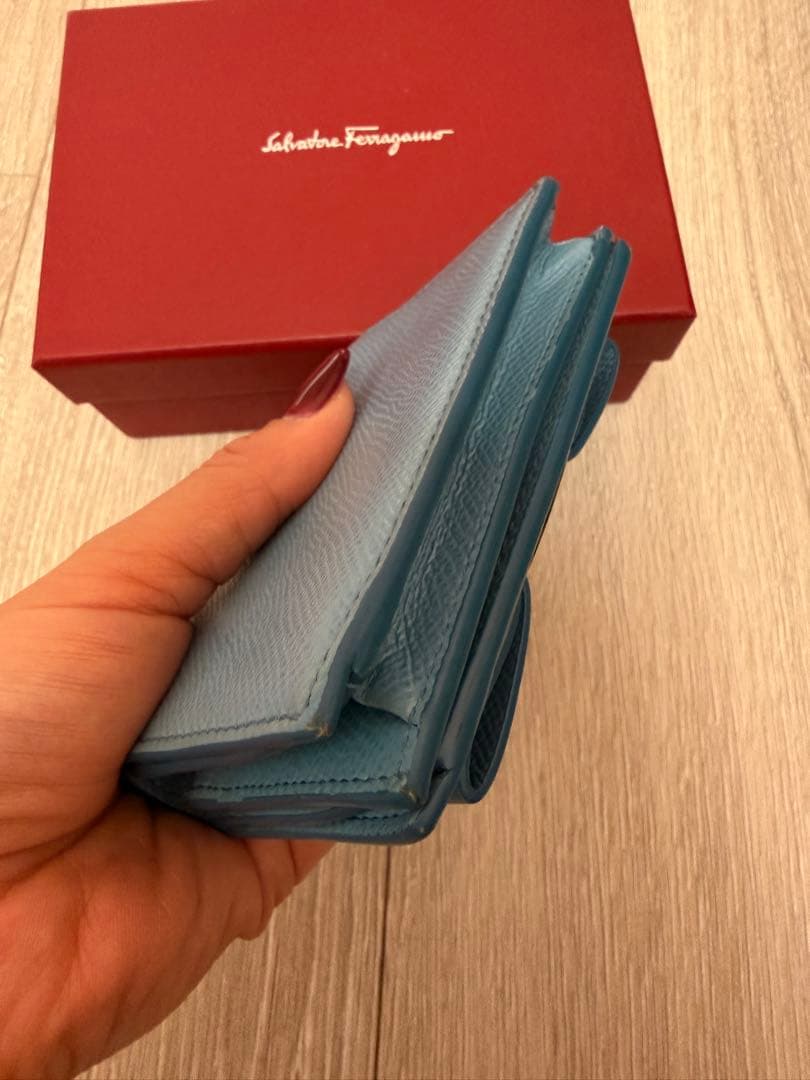 Salvatore Ferragamo 二つ折り財布 ライトブルー