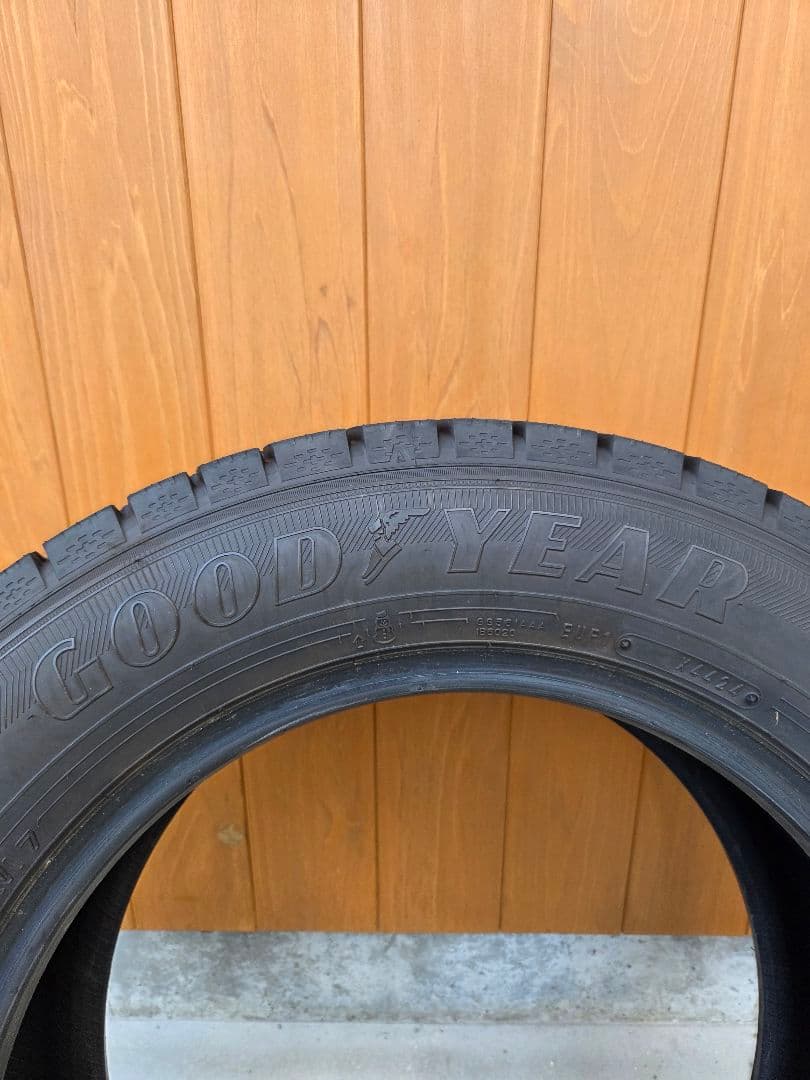 ICE NAVI 7 スタッドレスタイヤ 215/60R16 タイヤ4本セット