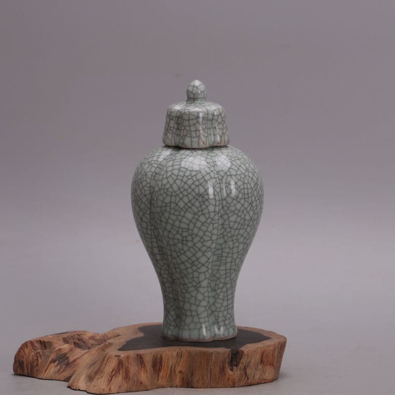 宋官窯開片花稜帯蓋梅瓶  景徳鎮 陶磁器 装飾品 現代工芸品 美術品 置物