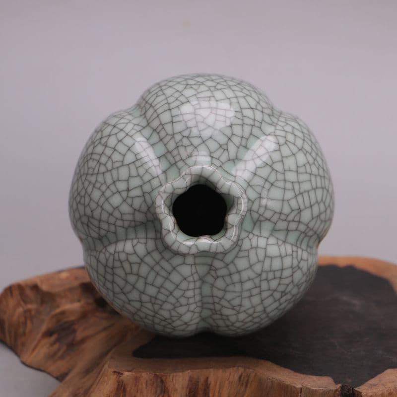 宋官窯開片花稜帯蓋梅瓶  景徳鎮 陶磁器 装飾品 現代工芸品 美術品 置物