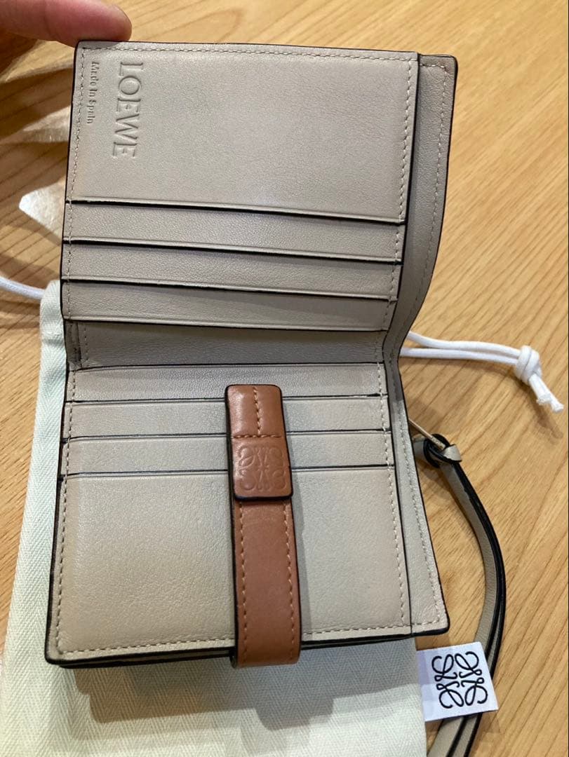 LOEWE ロエベ コンパクトジップウォレット 折り財布 二つ折り財布 美品 革