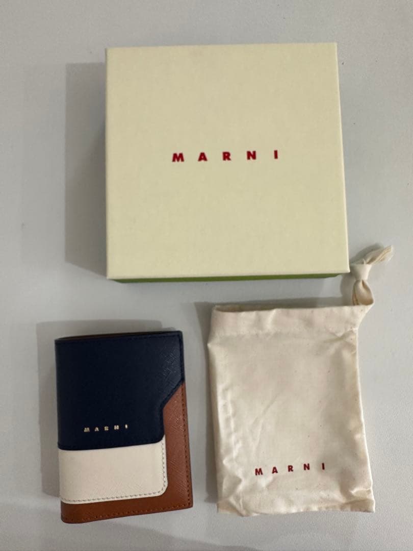 marni マルニ 2つ折り財布