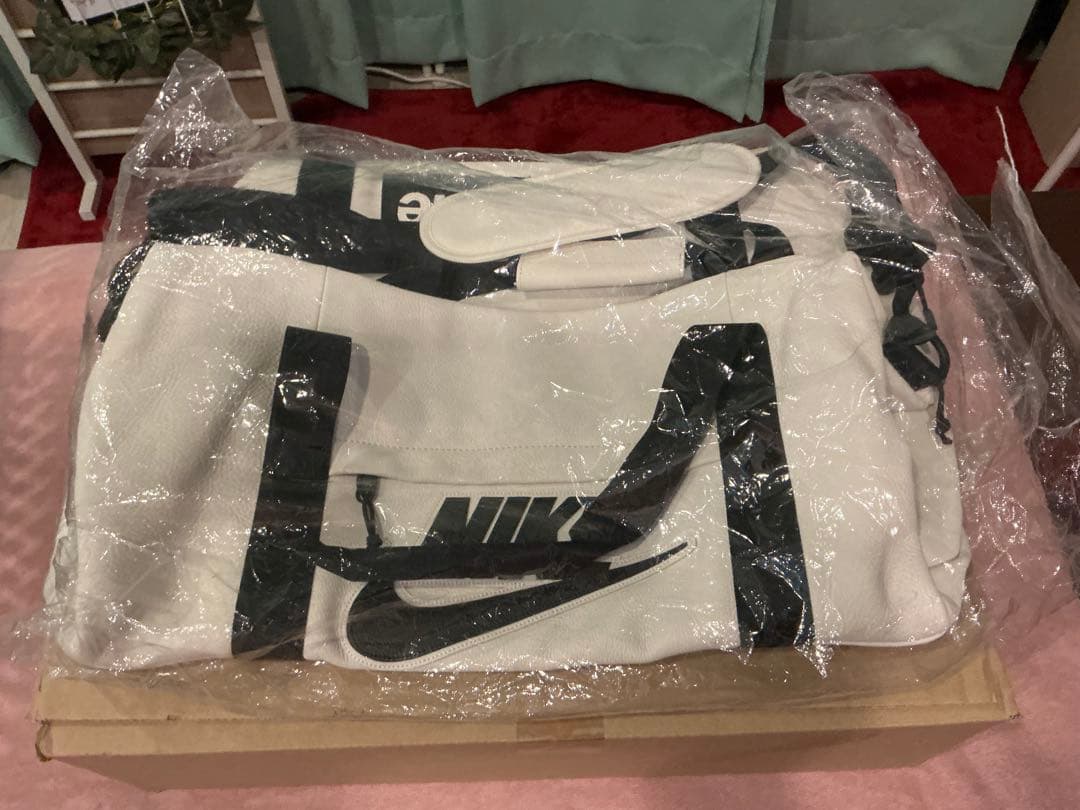 Supreme NIKE leather duffle bag ホワイト 未使用