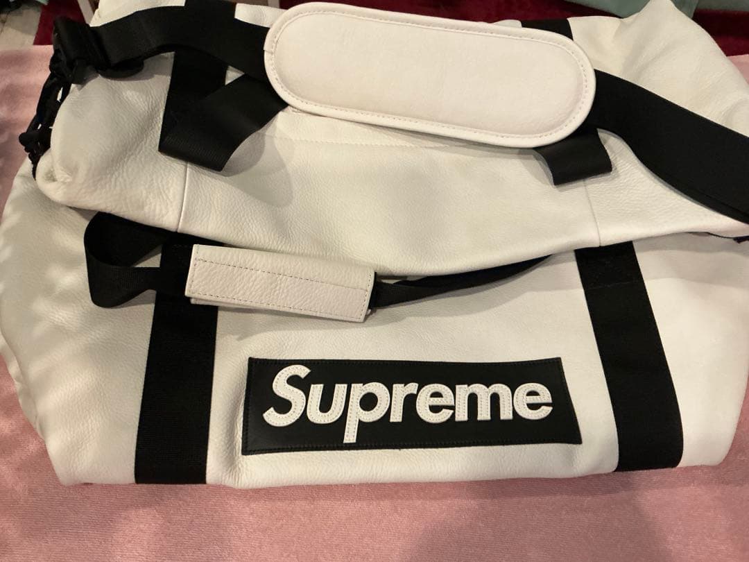 Supreme NIKE leather duffle bag ホワイト 未使用