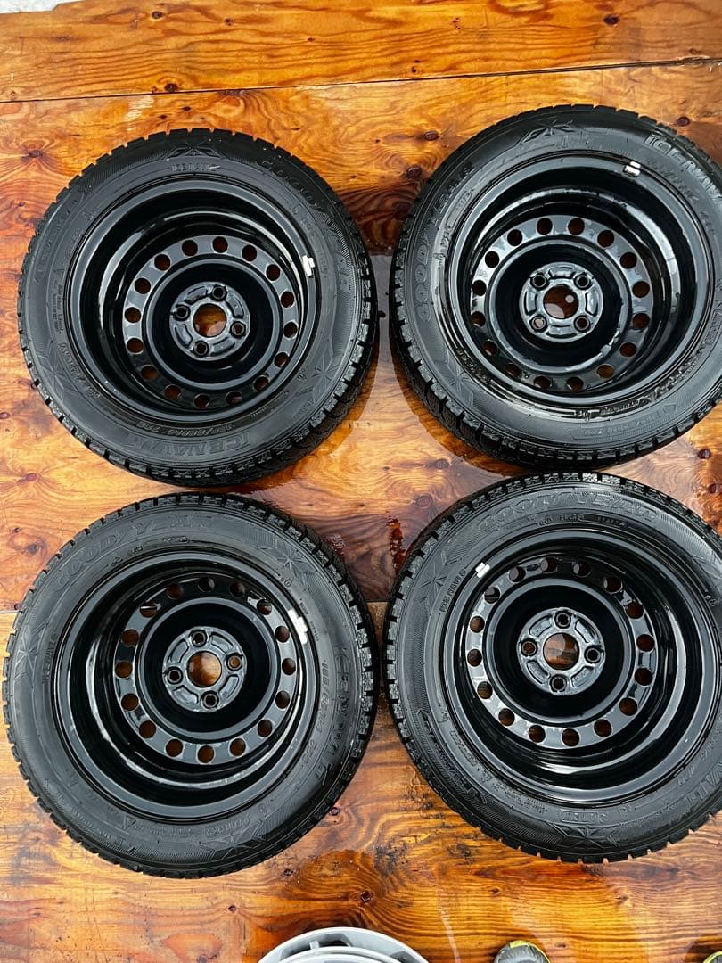 トヨタルーミー、タンク　純正鉄ホイールスタッドレスホイルキャップ付