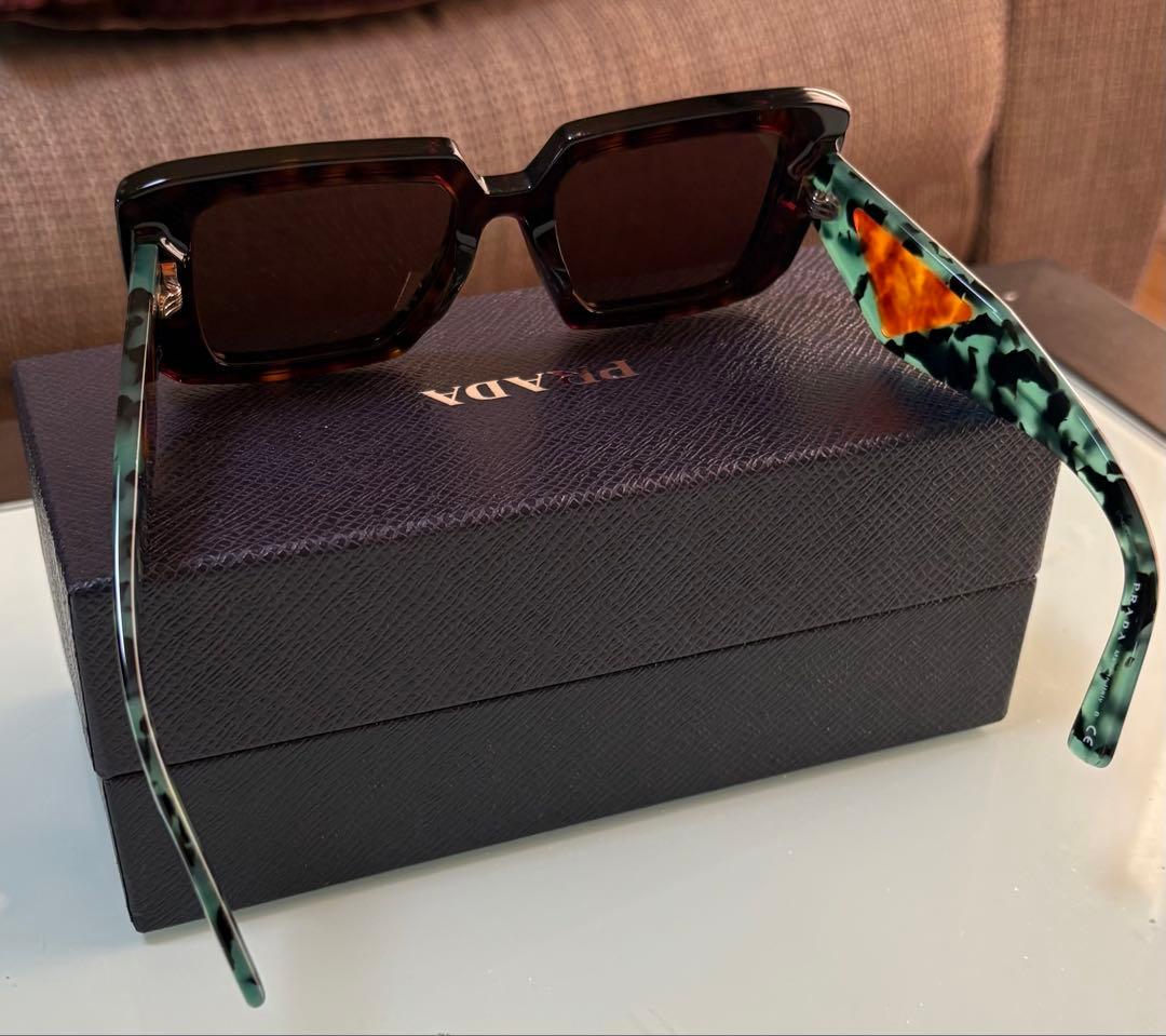 PRADA サングラス グリーンフレーム試着のみ極美品‼️