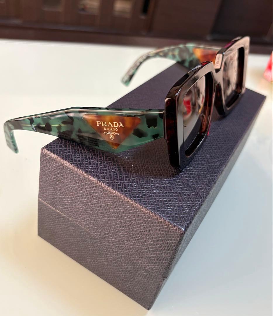 PRADA サングラス グリーンフレーム試着のみ極美品‼️
