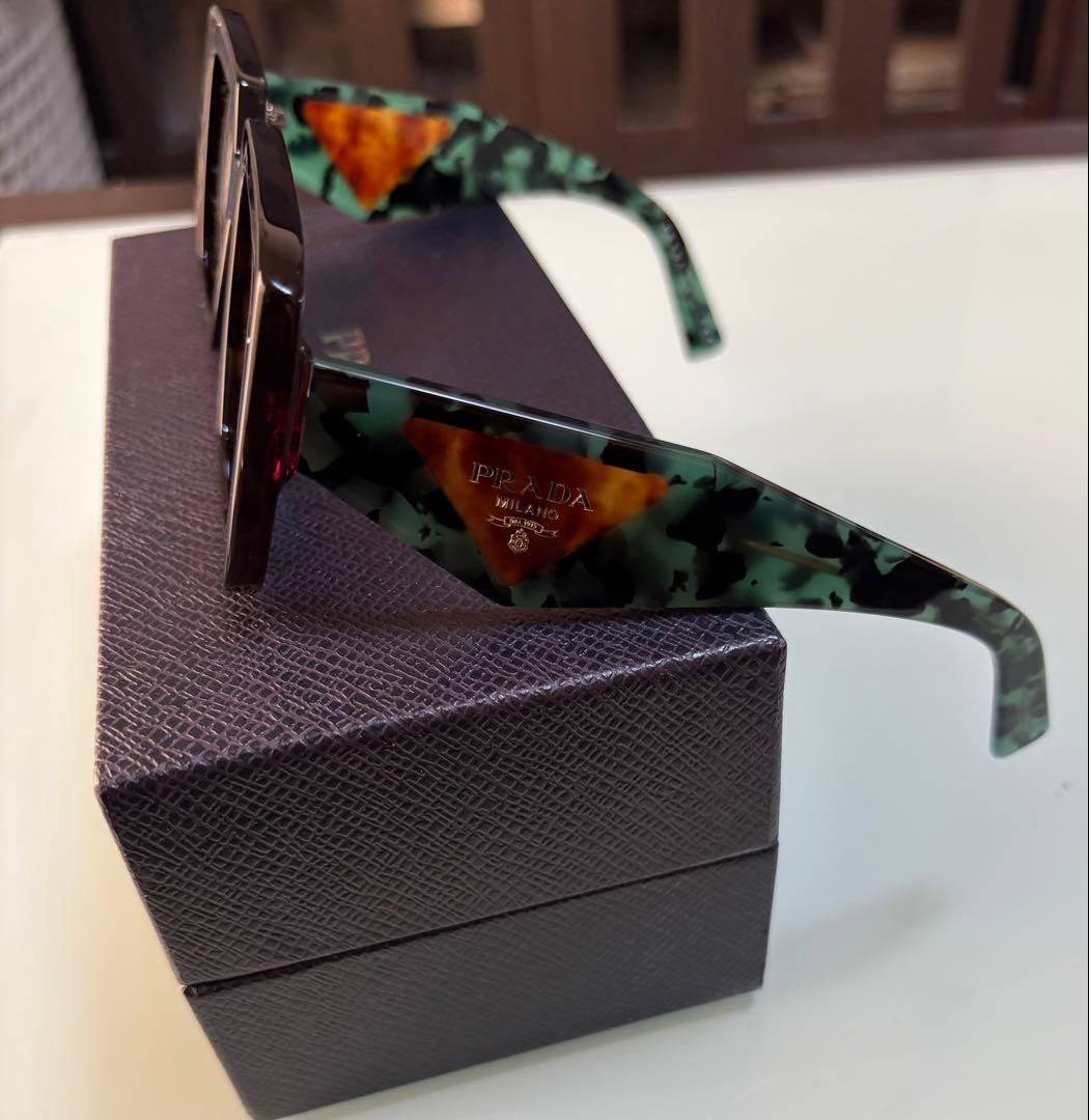 PRADA サングラス グリーンフレーム試着のみ極美品‼️