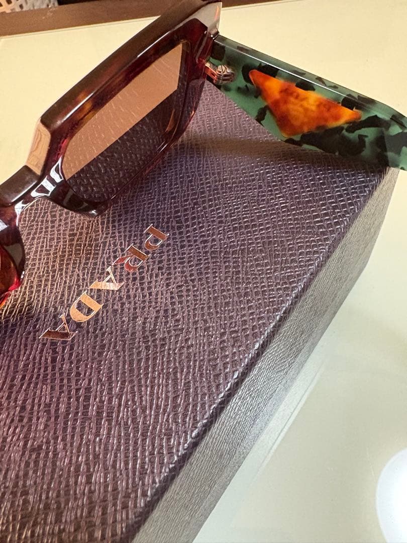 PRADA サングラス グリーンフレーム試着のみ極美品‼️