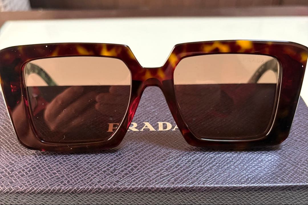 PRADA サングラス グリーンフレーム試着のみ極美品‼️