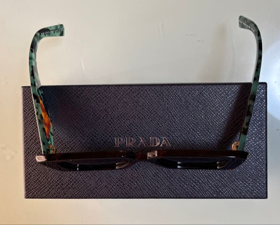 PRADA サングラス グリーンフレーム試着のみ極美品‼️