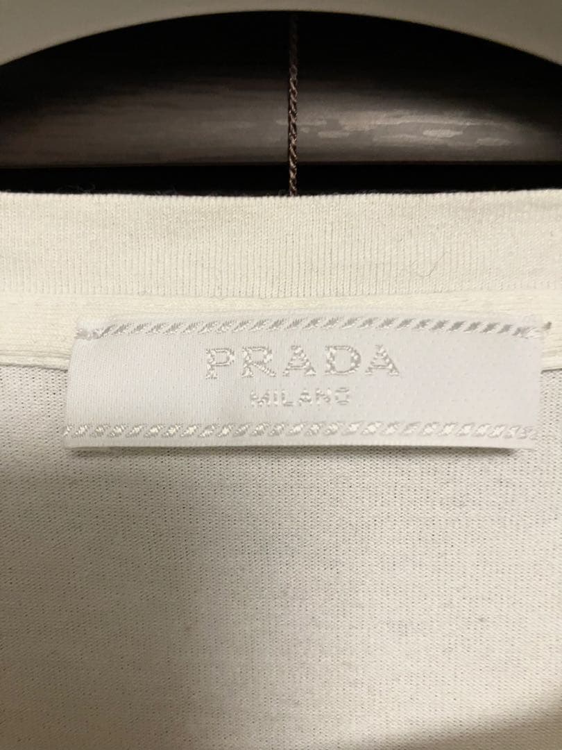 【最終値下げ:プラダ】ホワイト　半袖ロゴTシャツ　M　Uネック(ナイロン切替)