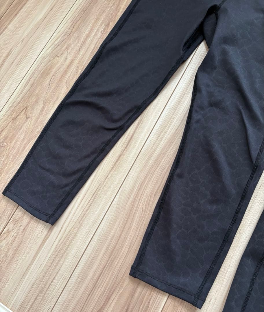 emmi yoga レオパード柄レギンス　2枚　エミヨガ　　　スポーツレギンス