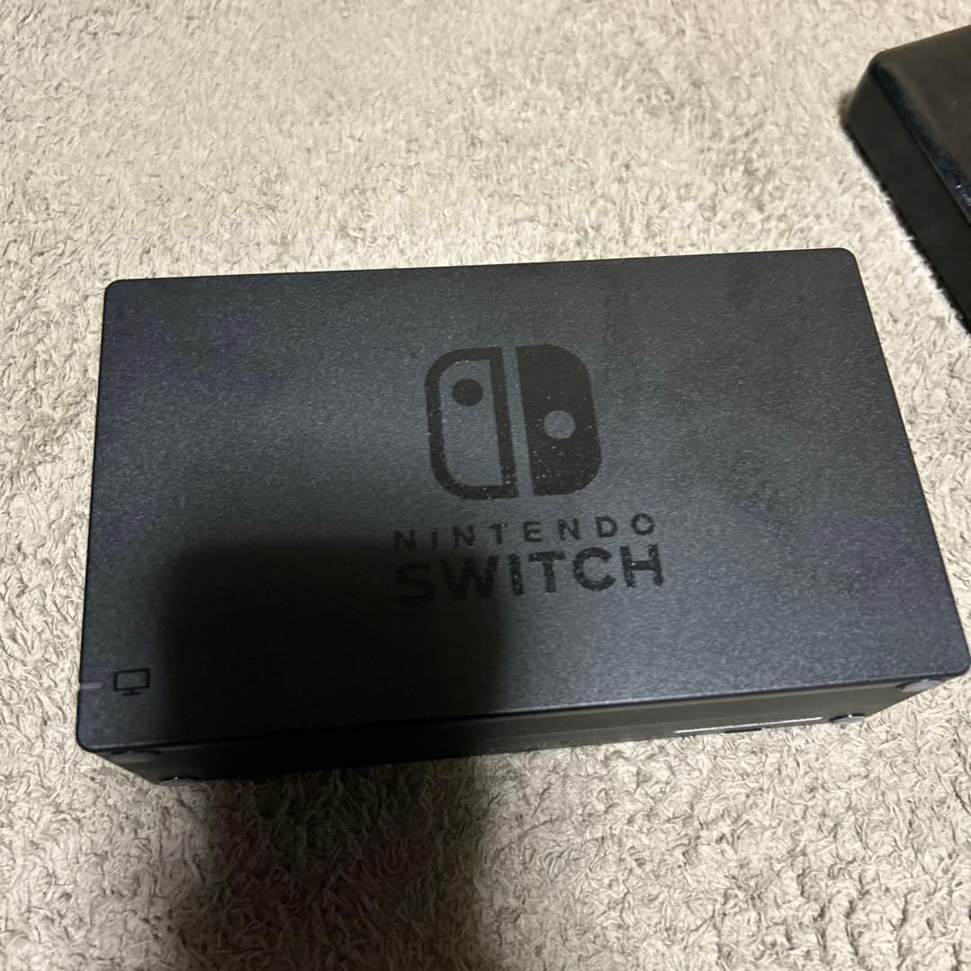 Nintendo Switch 本体とACアダプター