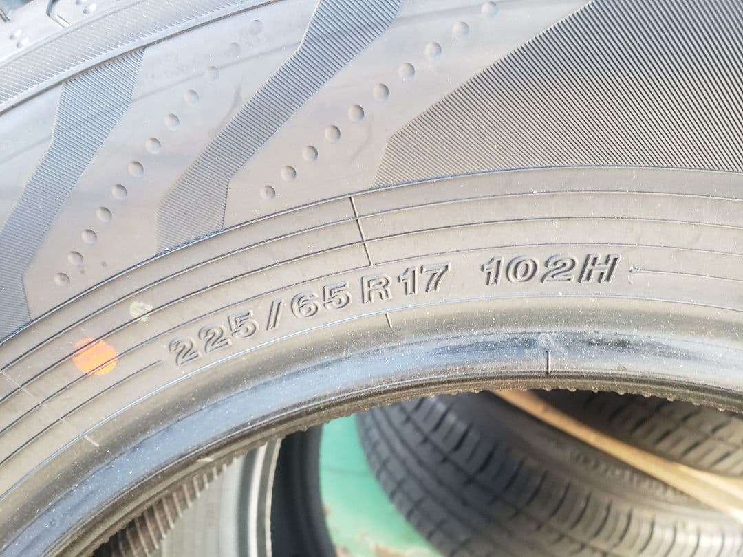 りー225/65R17 ヨコハマ ADAVN V03 　４本セットの2本②