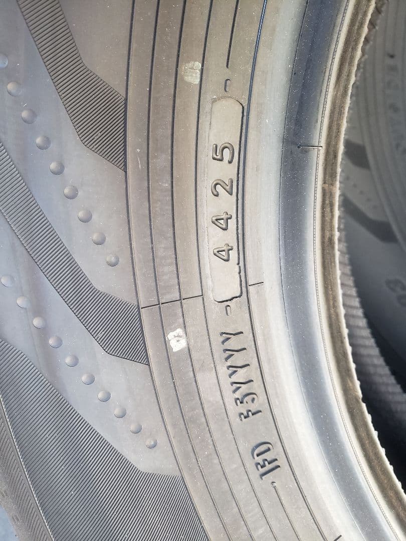 りー225/65R17 ヨコハマ ADAVN V03 　４本セットの2本②