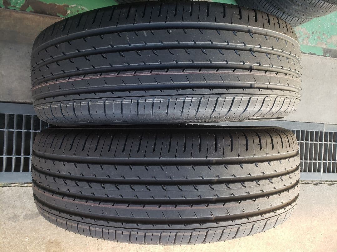 りー225/65R17 ヨコハマ ADAVN V03 　４本セットの2本②