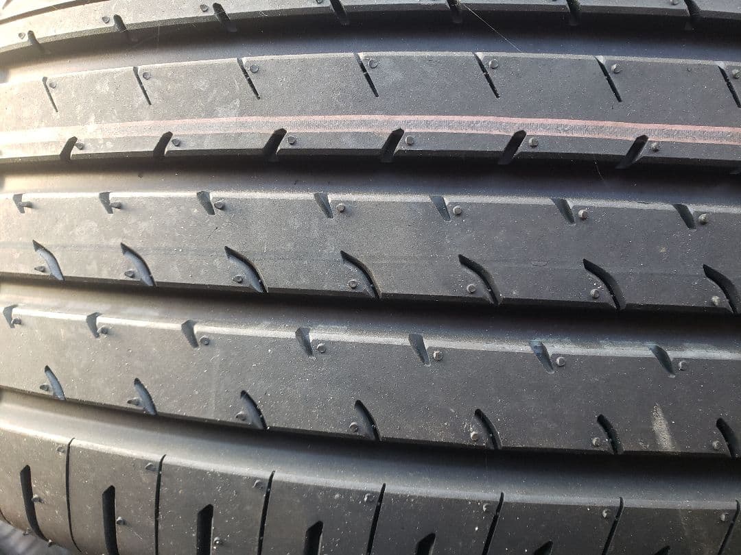 りー225/65R17 ヨコハマ ADAVN V03 　４本セットの2本②