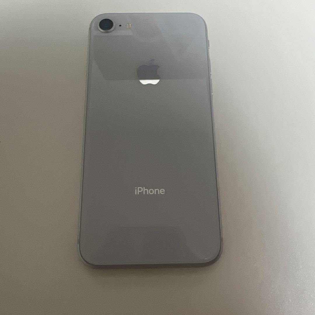 Apple iPhone 8 シルバー 本体
