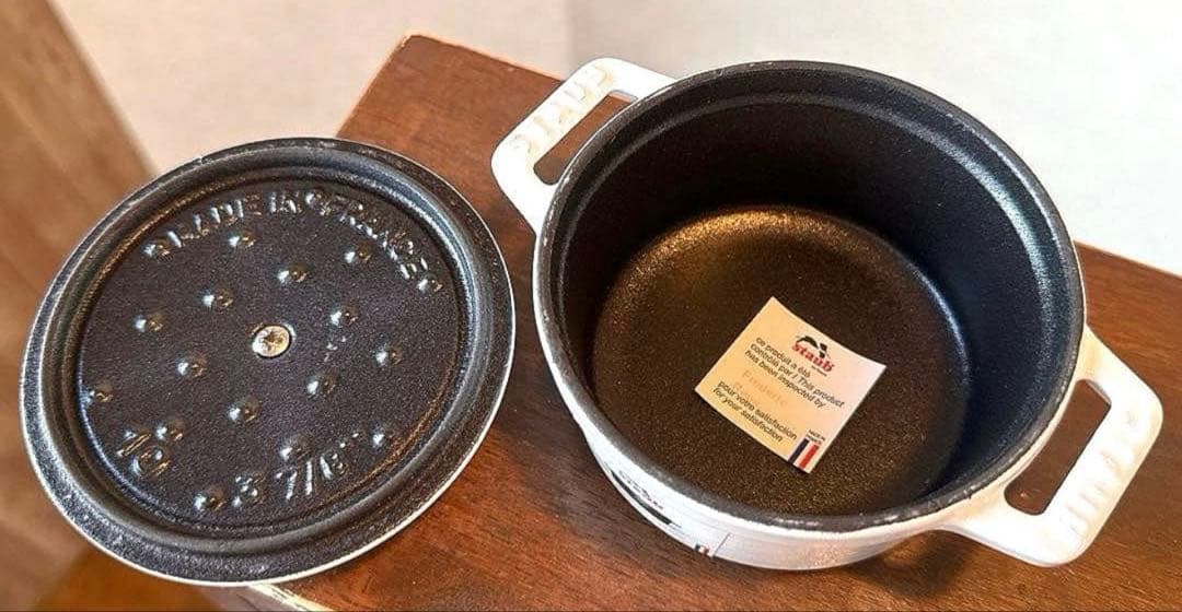 ストウブSTAUB完売ホワイトココットラウンド１０ｃｍ新品未使用 生涯保証＆箱付