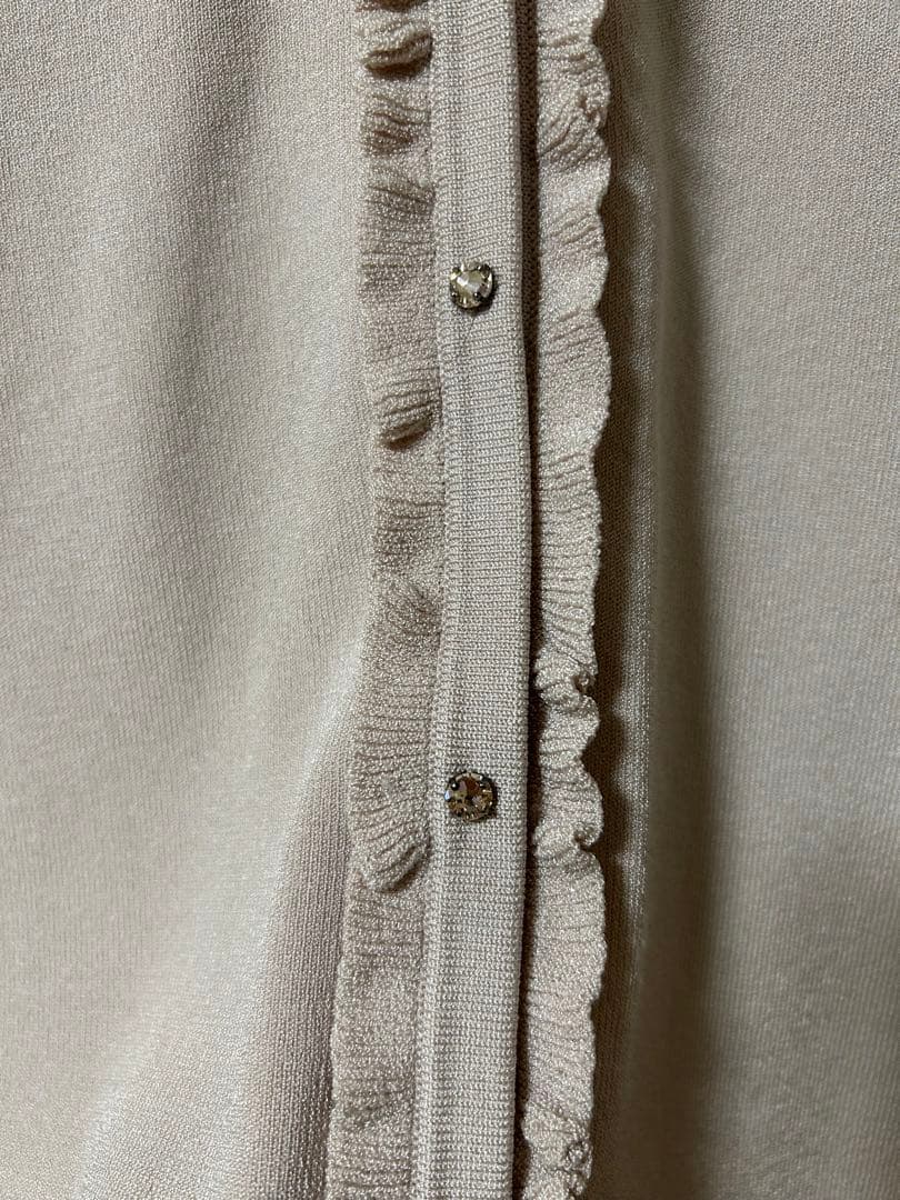 TO BE CHIC フリルアンサンブルニット