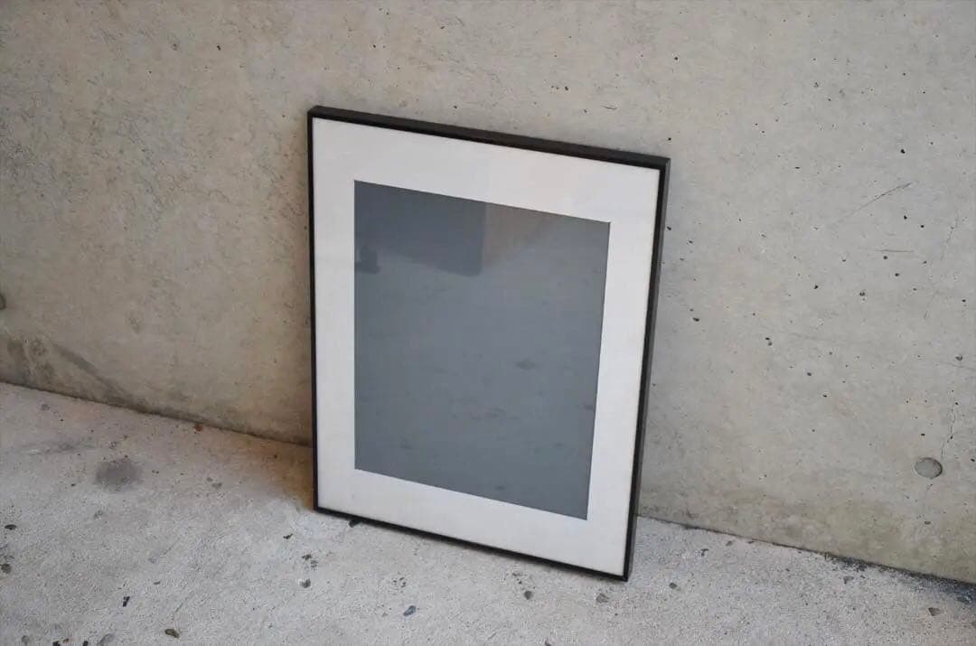 額縁　ガラス面　絵画　黒縁