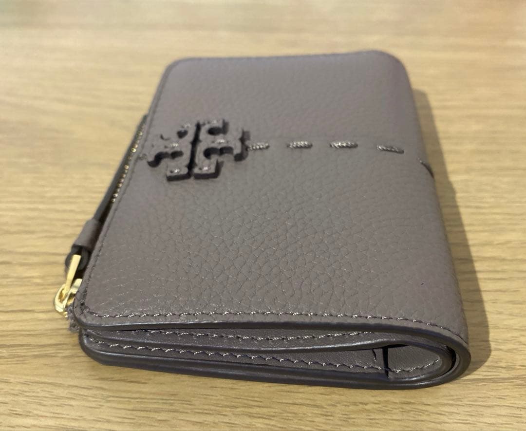 【極美品】トリーバーチ 二つ折り財布 マックグロー グレージュ