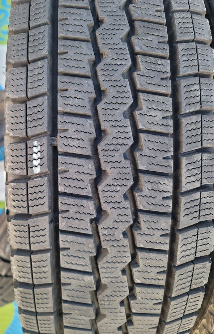 DUNLOP WINTER MAXX SV01 15インチ195/80R15