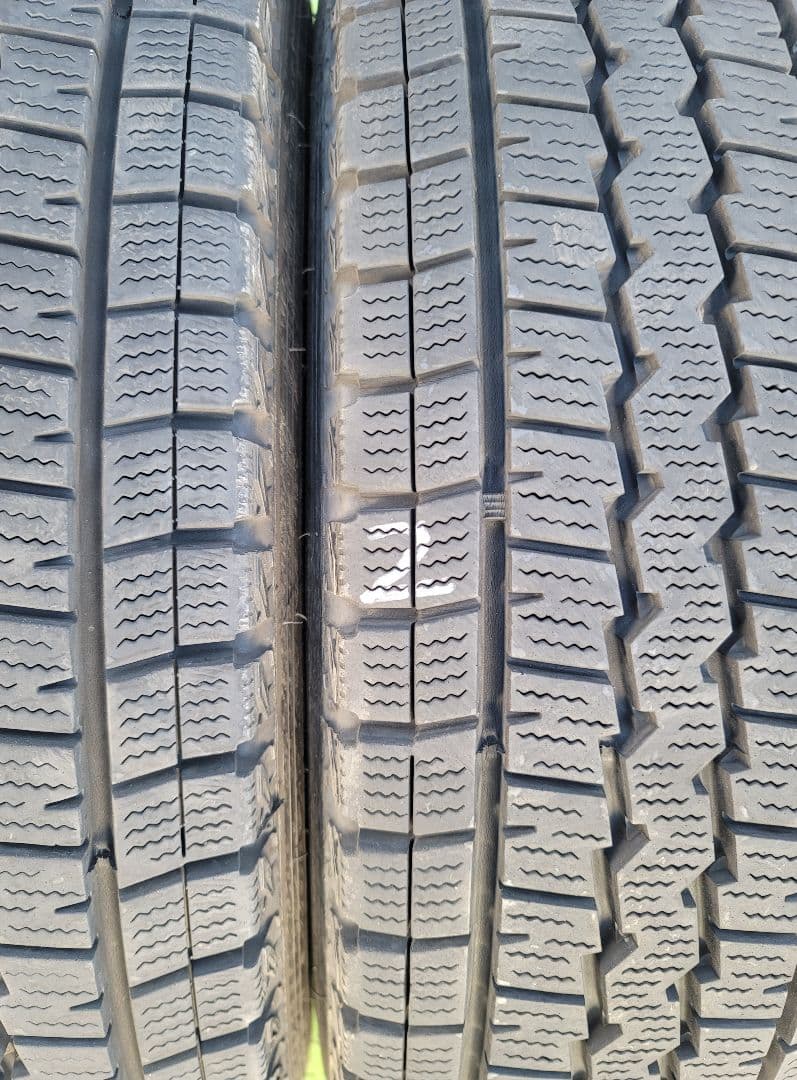 DUNLOP WINTER MAXX SV01 15インチ195/80R15