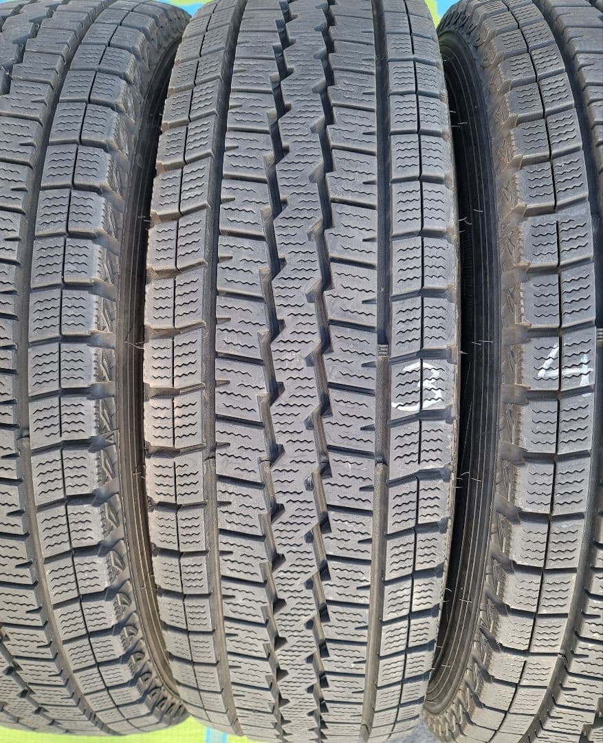 DUNLOP WINTER MAXX SV01 15インチ195/80R15