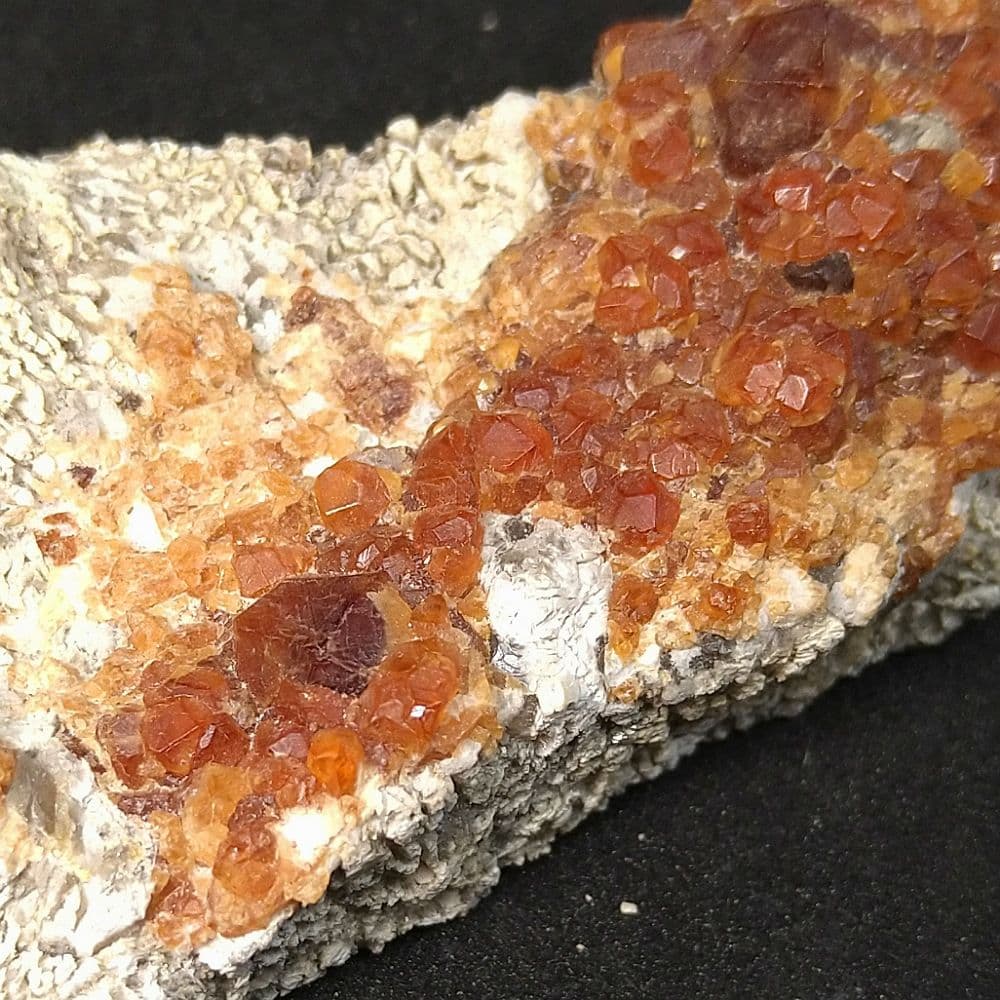 満礬柘榴石　スペサルティン　大型標本　AB16