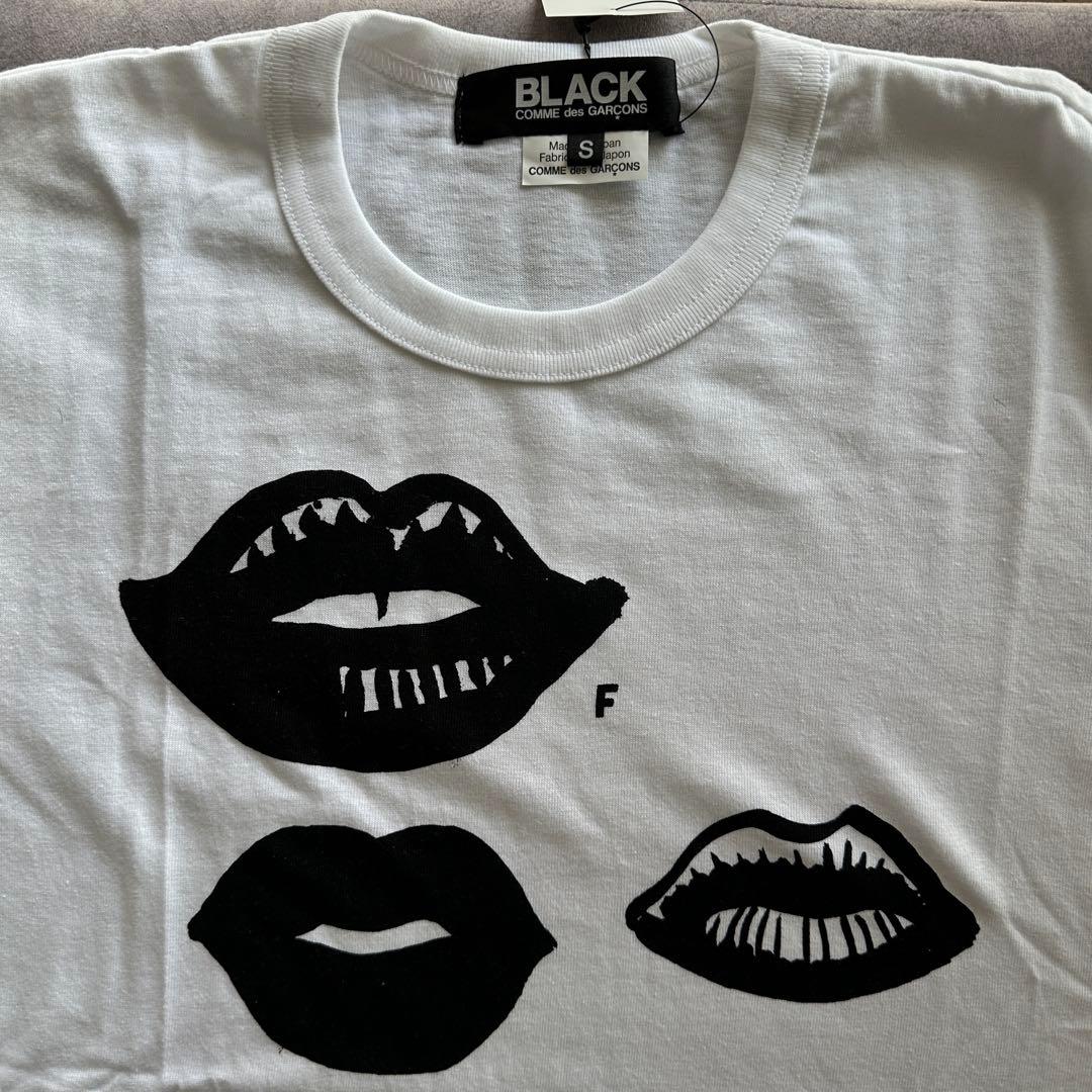 BLACK COMME des GARCONS プリントTシャツ キスマークS