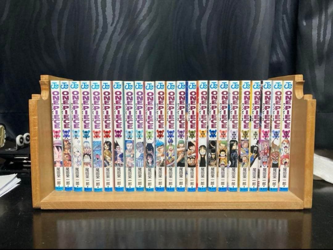ワンピース 漫画セット(1-77巻, 79-80巻, 83巻)
