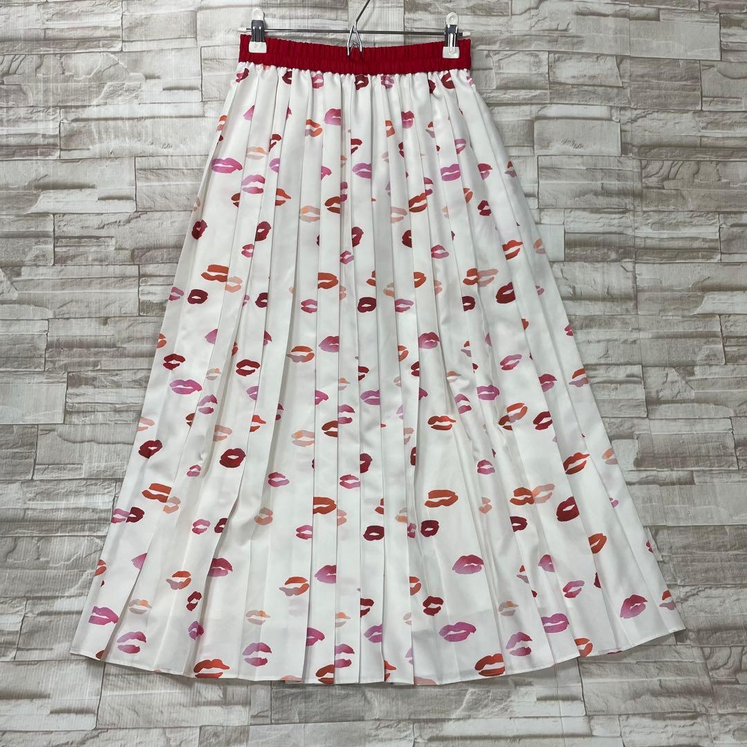 【良品】OBLI　オブリ★ロングプリーツスカート　リップ柄　フリーサイズ　白