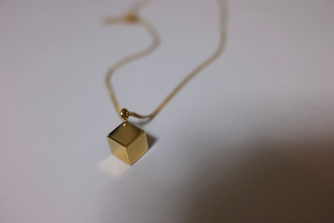 A.P.C. アーペーセー ゴールド キューブ ネックレス