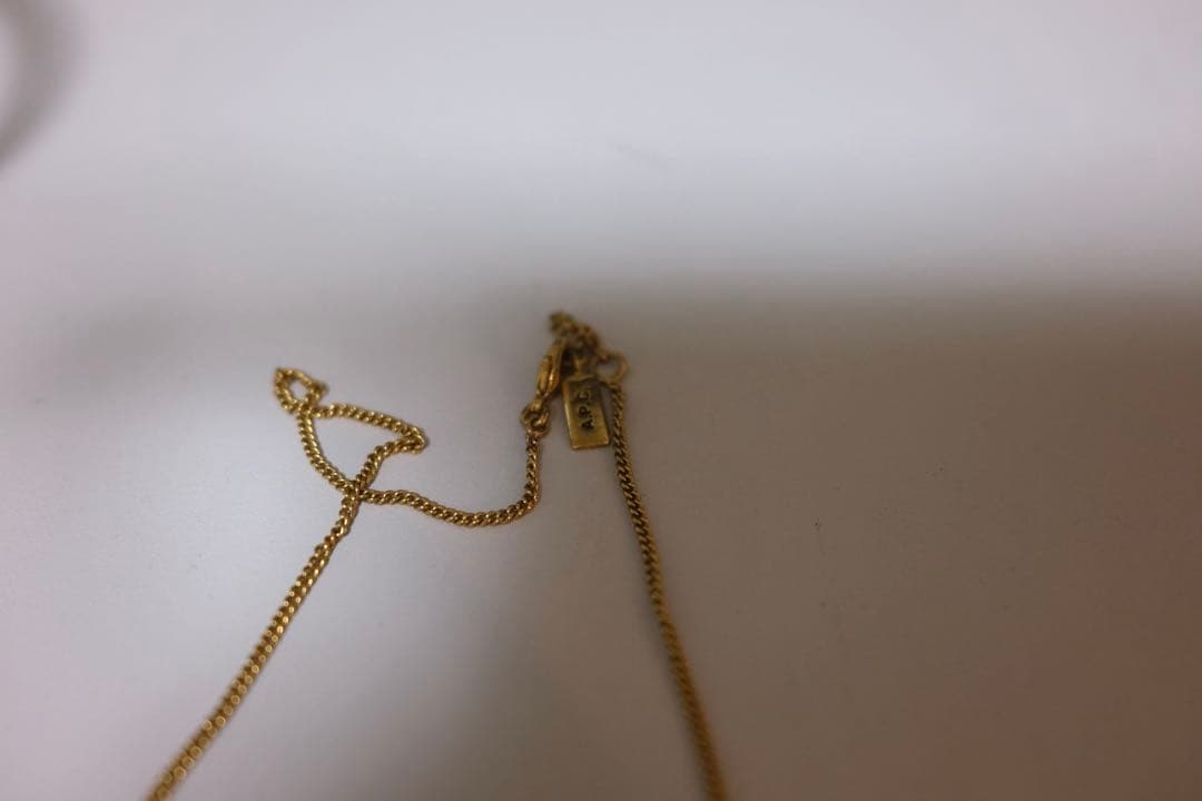 A.P.C. アーペーセー ゴールド キューブ ネックレス