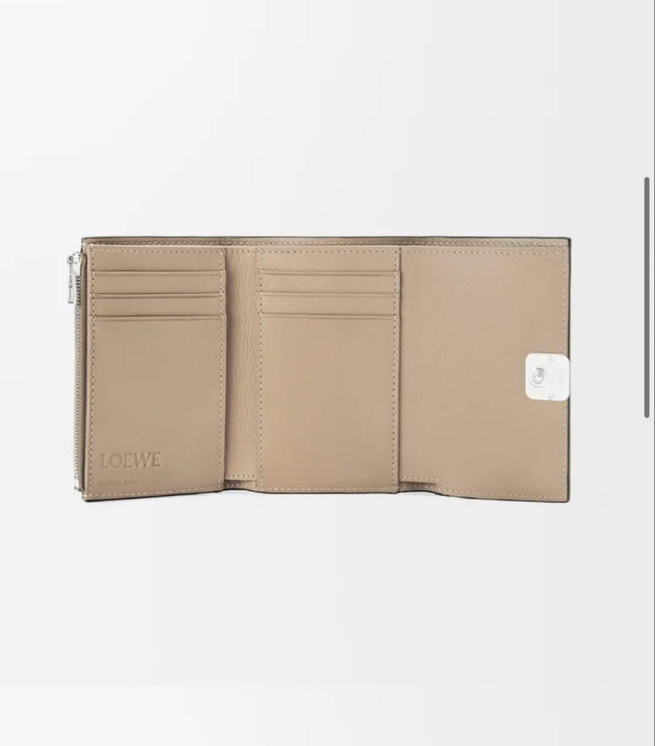 ロエベ 三つ折り財布