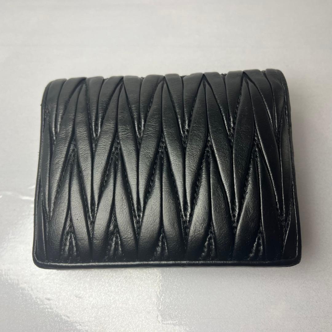 miu miu 財布 ブラック 二つ折り財布 キルティング レザー マトラッセ