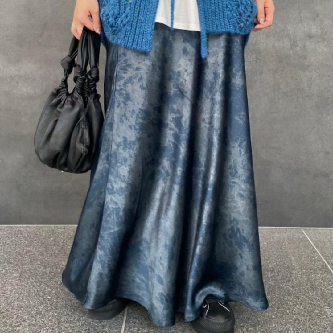 アメリ　BIAS SATIN PRINT SKIRT サテンスカート