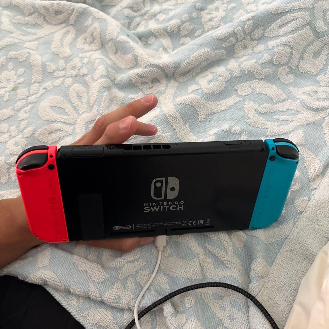 Nintendo Switch 本体 青/赤誰か買ってくださいお願いします