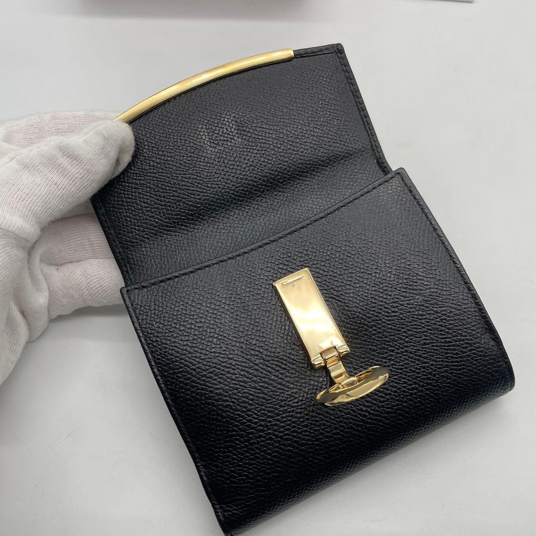 ☆新品同様☆フェラガモ☆二つ折り財布☆