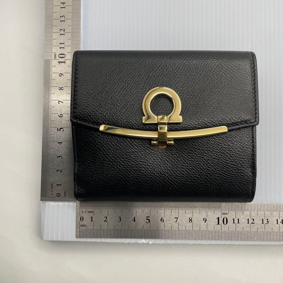 ☆新品同様☆フェラガモ☆二つ折り財布☆