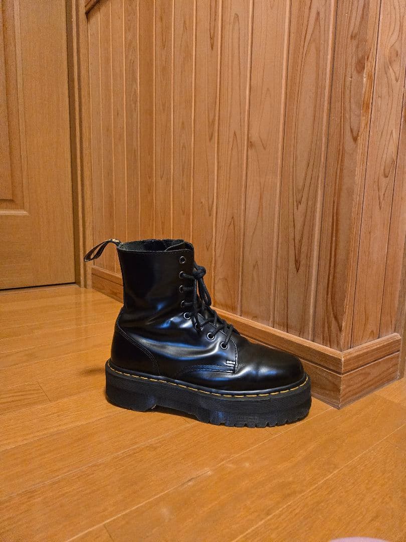 Dr. Martens 8ホールブーツ 厚底 ブラック