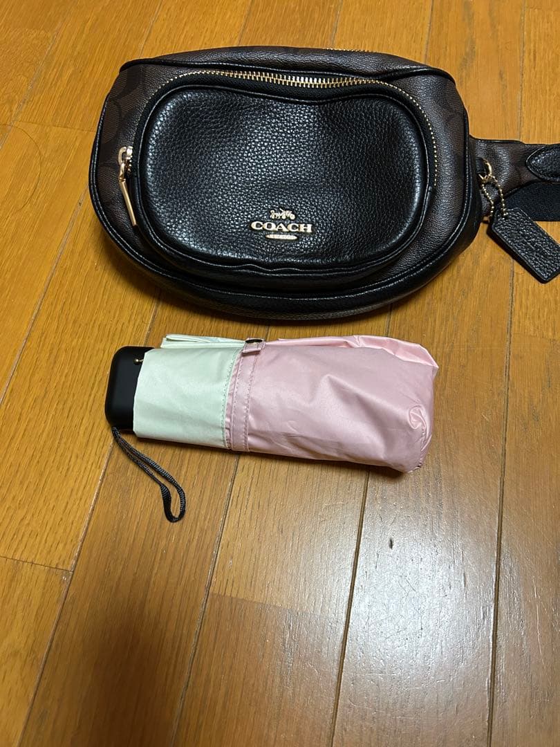 新品未使用 COACH ブラック ／シグネチャーボディバッグ
