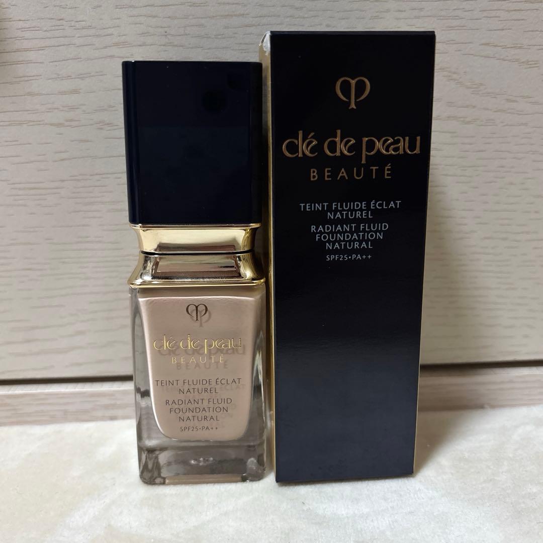 クレドポーボーテ タンフリュイドエクラ ナチュレル /オークル10 / 35mL
