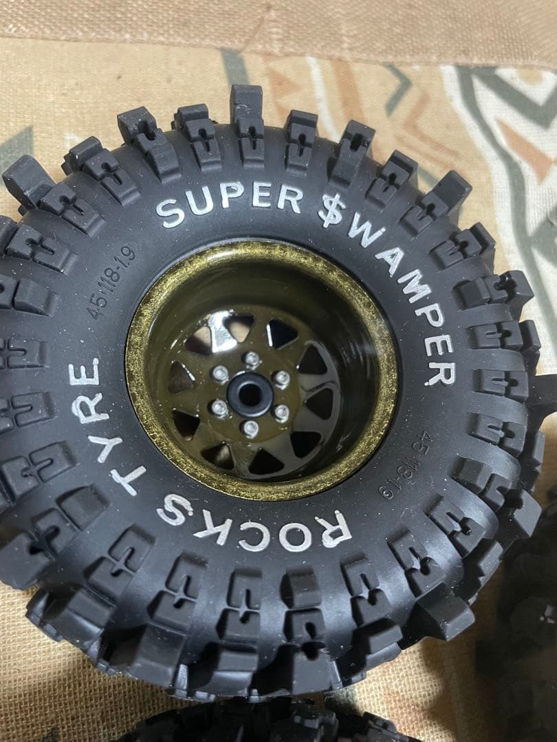 アキシャル　トラクサスREDSPIDER 1/10タイヤ 1.9インチホイール