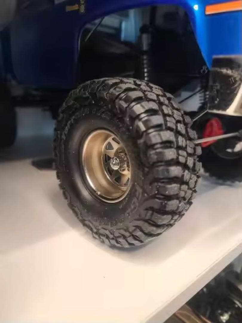 アキシャル　トラクサスREDSPIDER 1/10タイヤ 1.9インチホイール