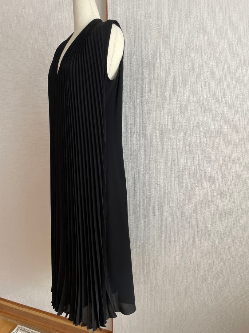 極美品 Salvatore Ferragamoシルク100% プリーツワンピース