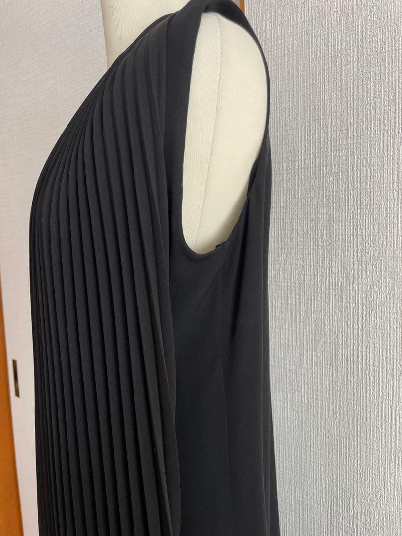 極美品 Salvatore Ferragamoシルク100% プリーツワンピース