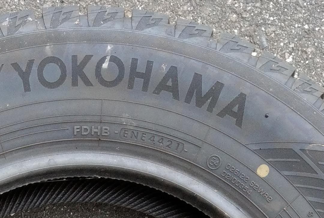 バリ山 約7mm 21年製 ヨコハマ スタッドレス IG60 215/65R16